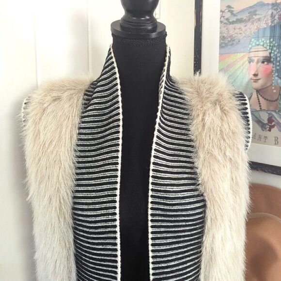 Banana Republic Faux Fur Vest XS Cozycore Penny Lane Layers Country Preppy Chic - Picture 4 of 12